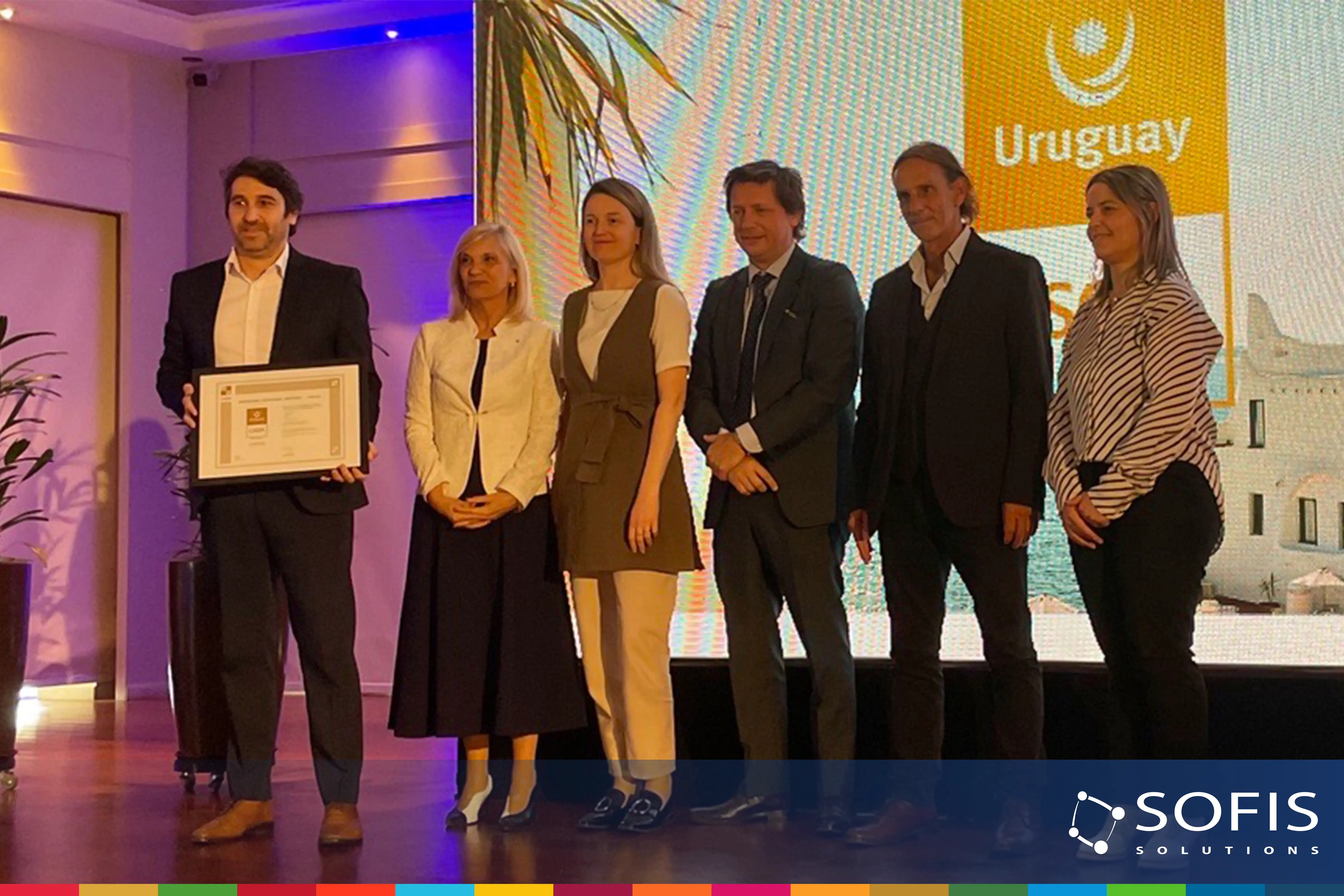 Equipo de Sofis Solutions recibe licencia de Marca País